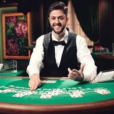gilajitu platform showing slot games, live dealer tables, and sportsbook categories