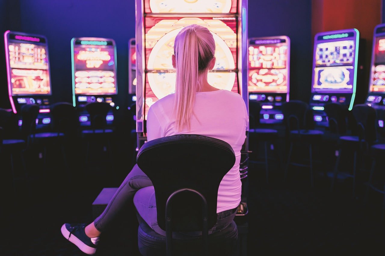 Live casino table view showing roulette and baccarat dealers